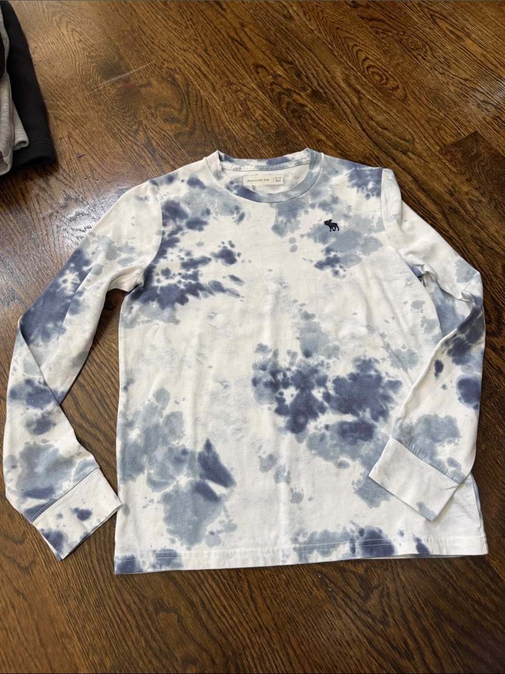 Abercrombie & Fitch Men's White and Blue Tie-Dye Long Sleeve Crew